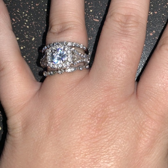 18K White Gold Filled Wedding Engagement Ring Set - Picture 2 of 7